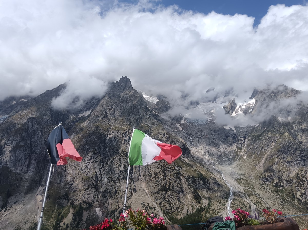 Vue sur les Grandes Jorasses