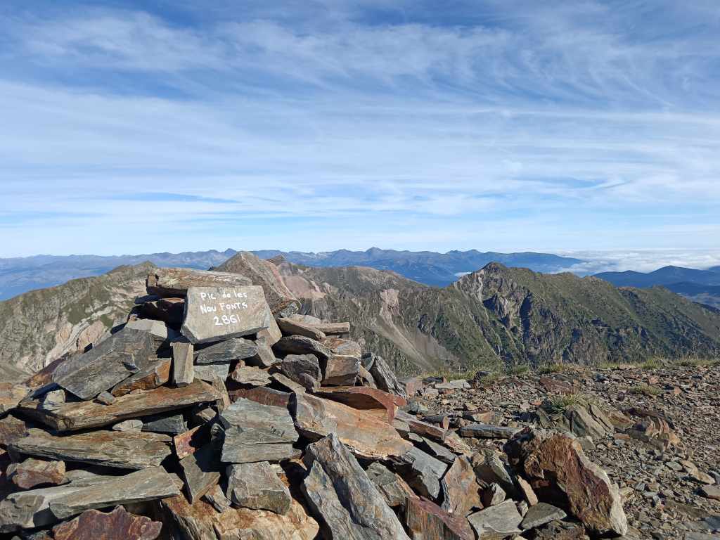 Au sommet du Pic de les Nou Fonts