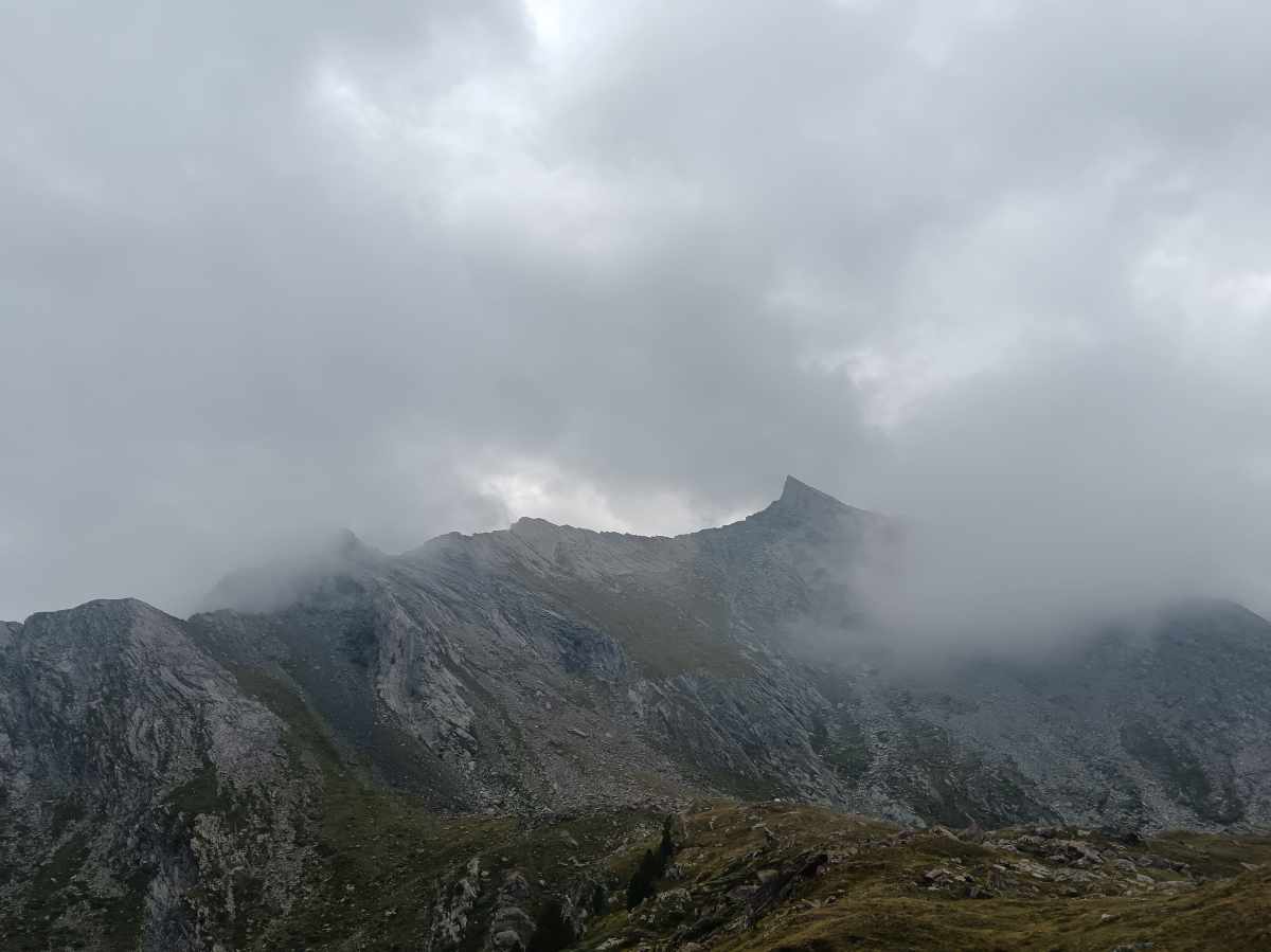 La Crête de la Taillante dans la brume, Queyras