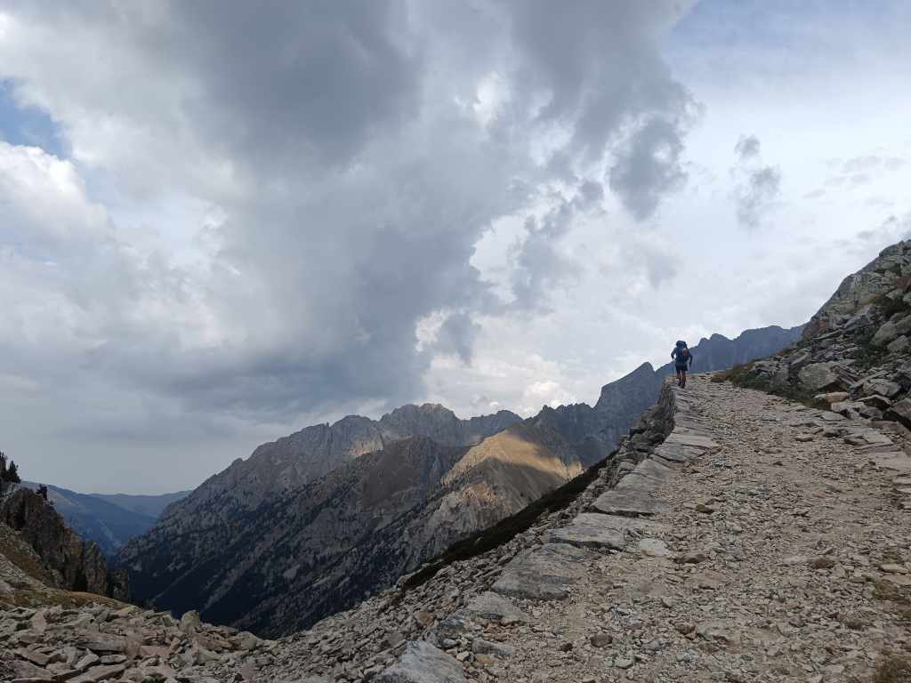 Sur les anciens chemins militaires italiens, ça déroule !