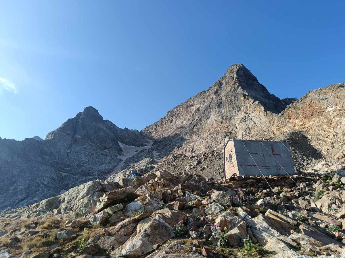 Bivacco Moncalieri, Gelas